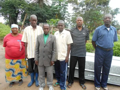 Assongi à Bomili à coté d'Ademar, le premier traducteur de 1978