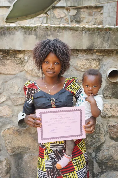 Ombibiama Ngbangula Annie, alphabétiseuse